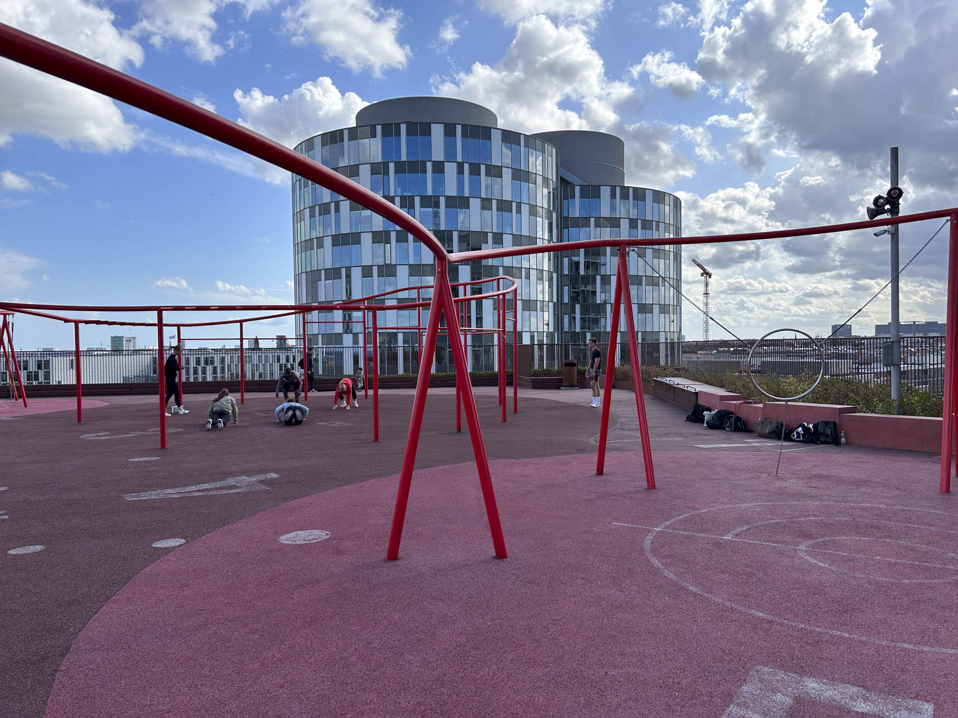 Arkitektkåren behöver bli bättre på att återvinna, inte enbart byggnader och dess delar utan även sociala nätverk. Lüders hus i Nordhavn.